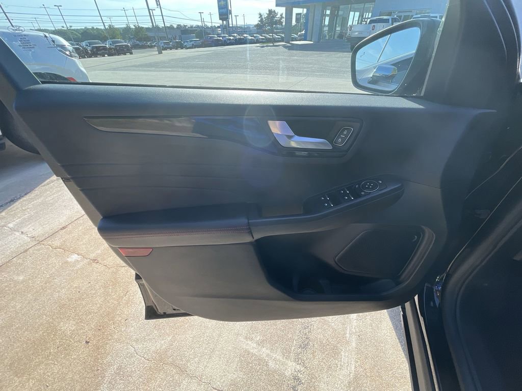 Used 2025 Ford Escape ST-Line FWD image 22