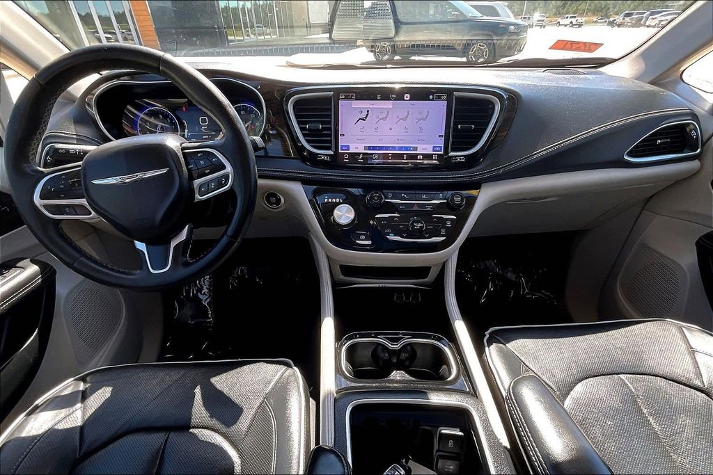 Used 2023 Chrysler Pacifica Limited FWD image 15