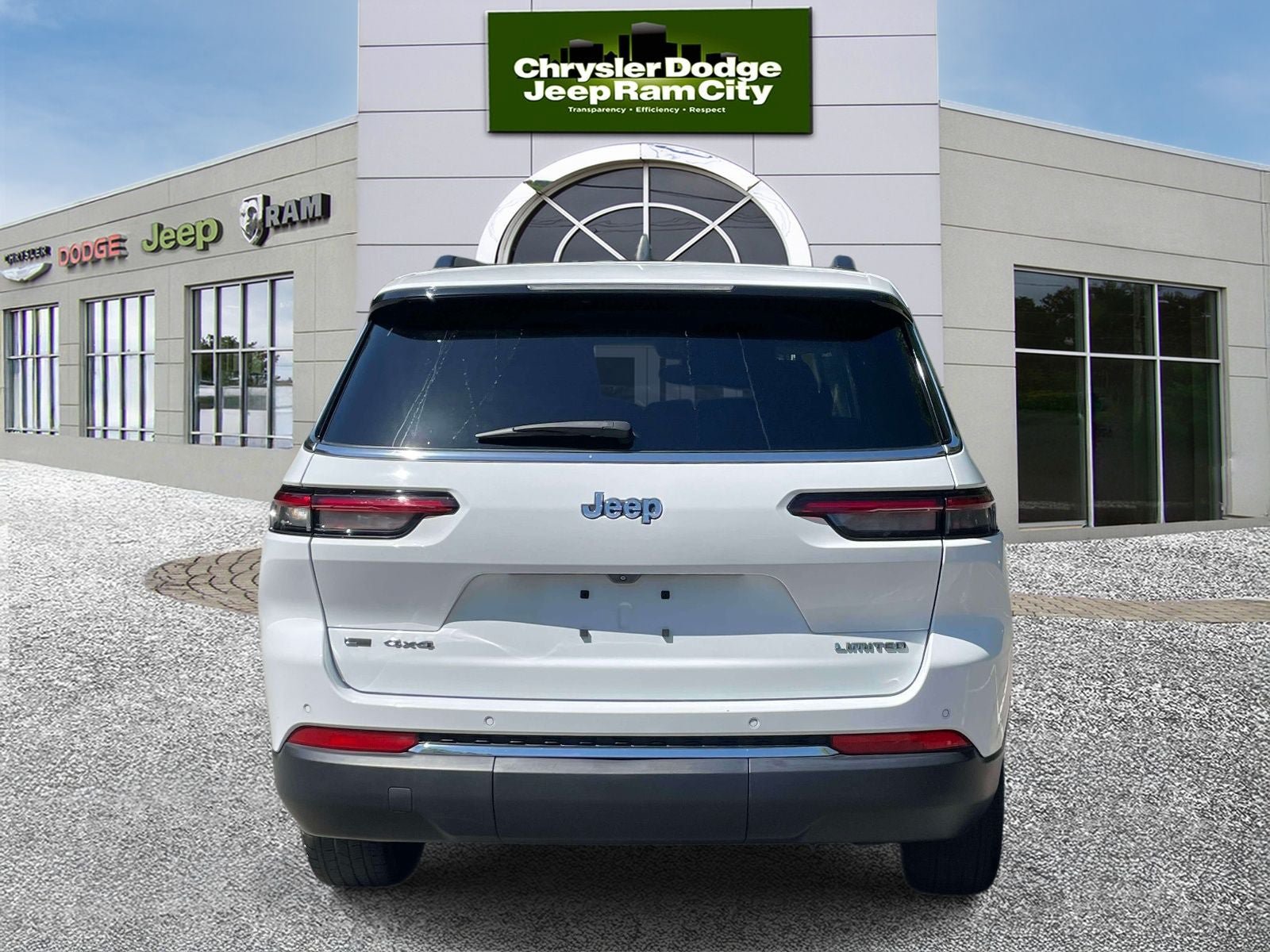 Used 2023 Jeep Grand Cherokee L Limited AWD/4WD image 7