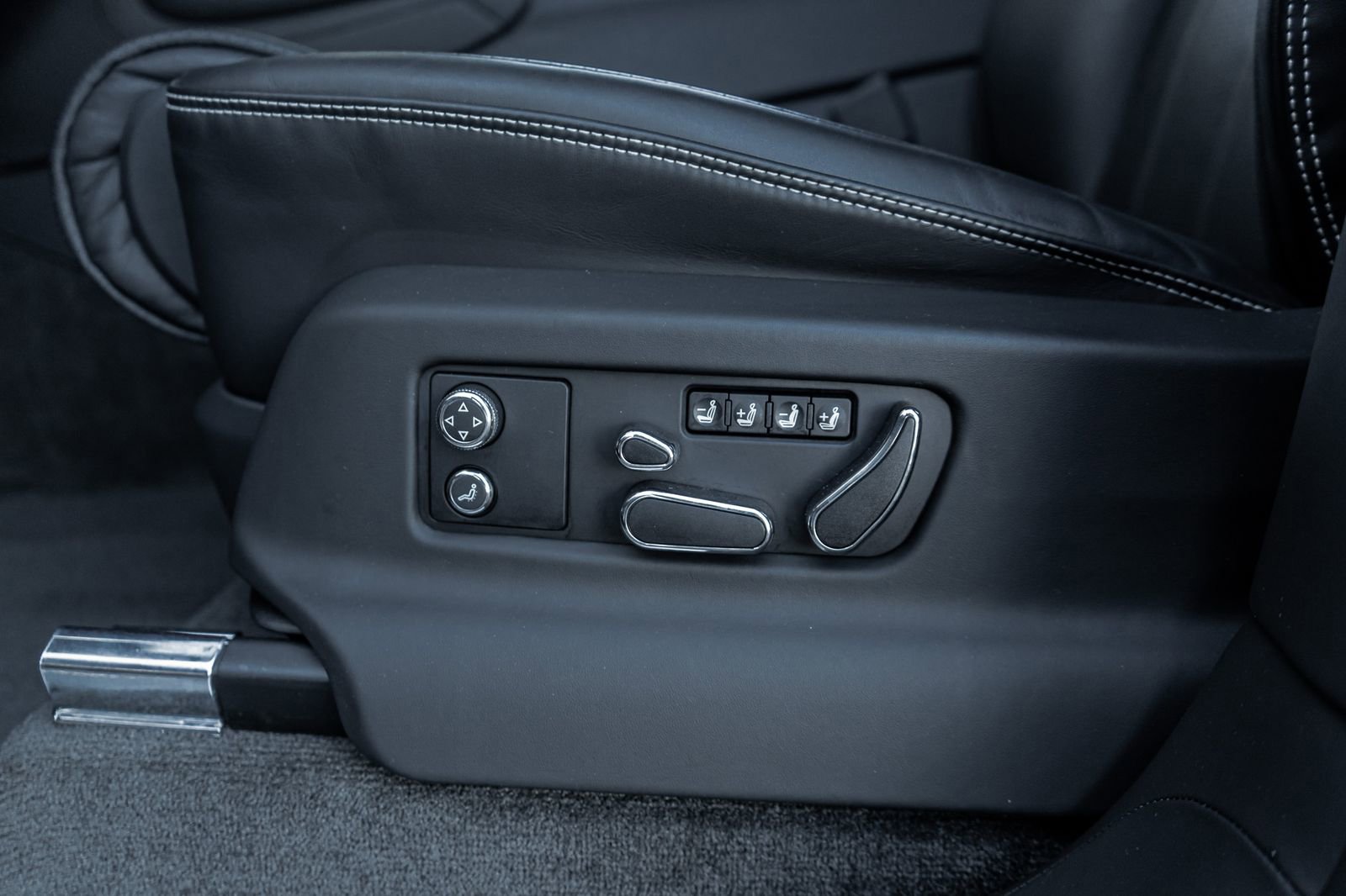 Used 2024 Bentley Bentayga Extended Wheelbase image 28