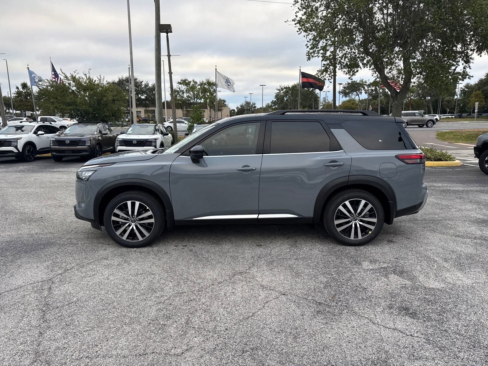 New 2025 Nissan Pathfinder Platinum w/ Black Appearance Package image 10