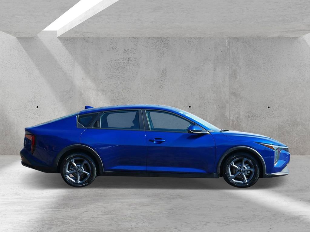 Used 2025 Kia K4 LXS image 2