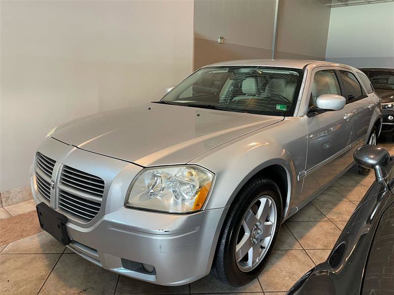 Used 2005 Dodge Magnum R/T w/ Convenience Group II image 2