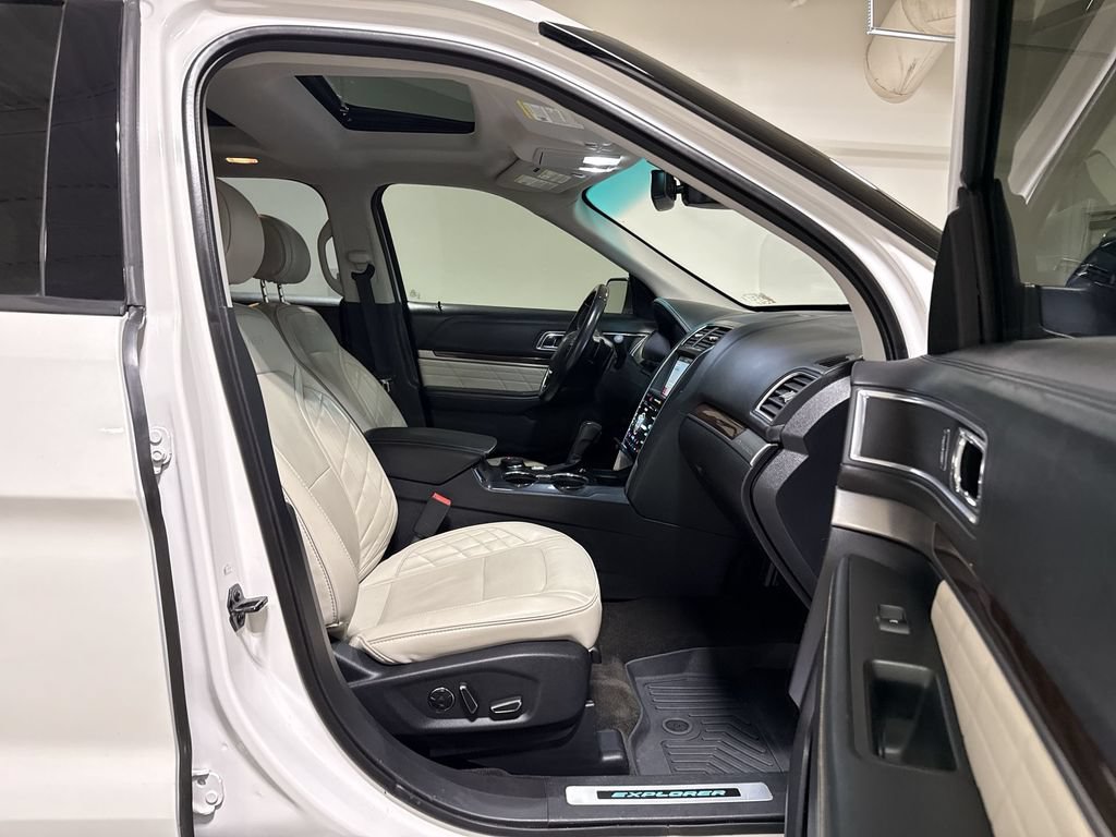 Used 2017 Ford Explorer Platinum AWD/4WD image 23
