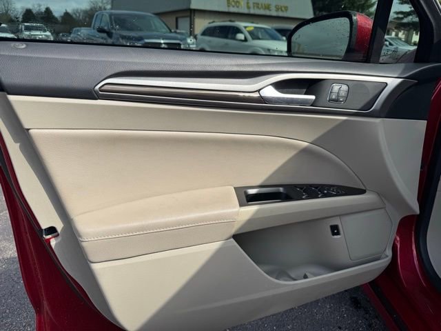 Used 2020 Ford Fusion SEL image 19