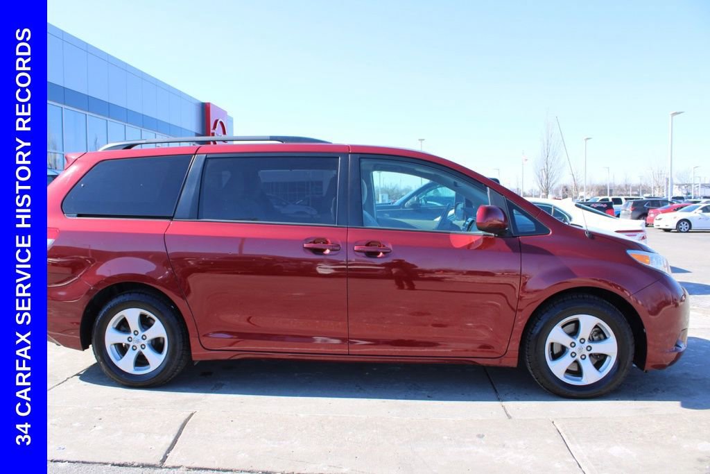 Used 2013 Toyota Sienna LE w/ Towing Pkg image 6