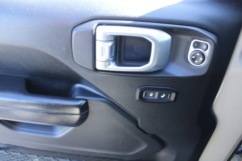 Used 2020 Jeep Gladiator Rubicon w/ Trailer Tow Package AWD/4WD image 9