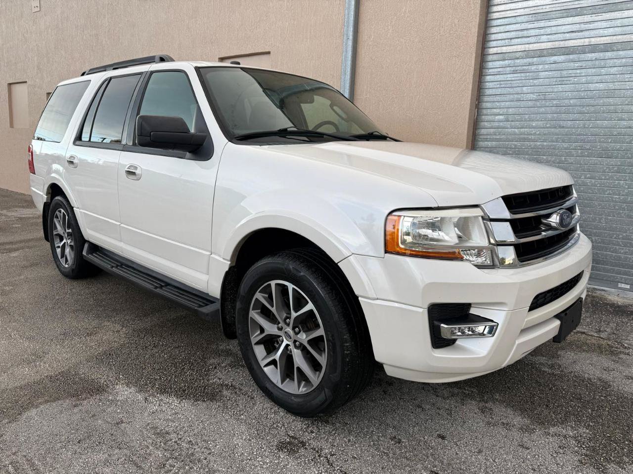 Used 2017 Ford Expedition XLT w/ Equipment Group 202A RWD image 3