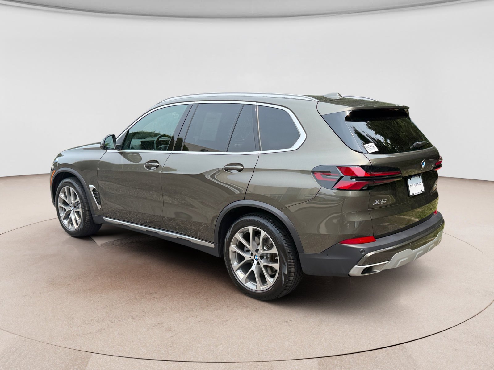 Used 2025 BMW X5 xDrive40i w/ Premium Package AWD/4WD image 3