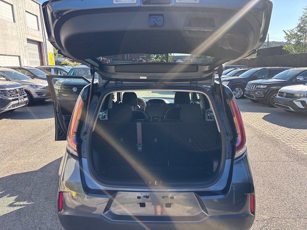 Used 2024 Kia Soul LX w/ Option Group 015 FWD image 21