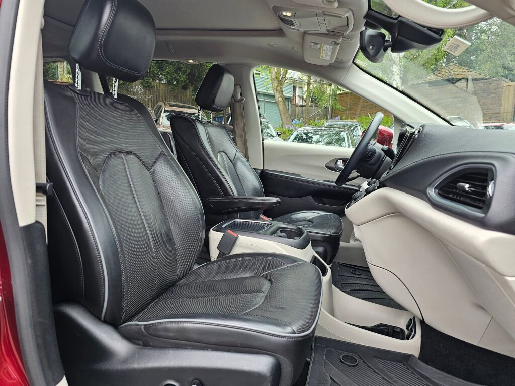 Used 2018 Chrysler Pacifica Limited w/ Tire & Wheel Group image 11