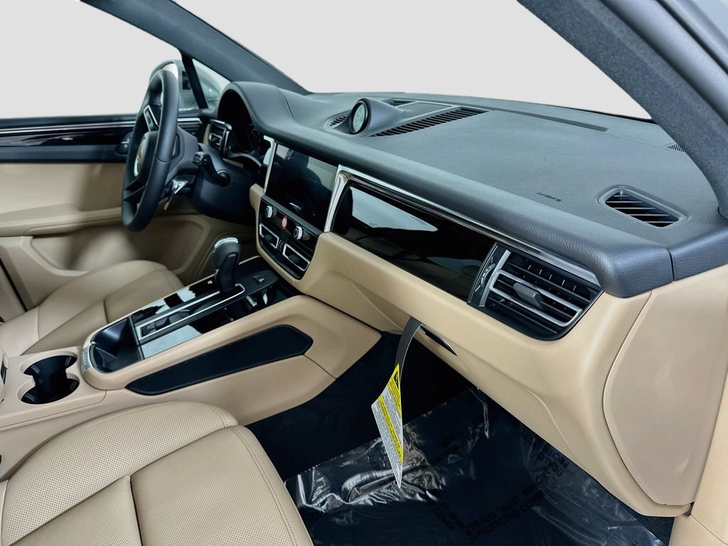 New 2026 Porsche Macan AWD/4WD image 31