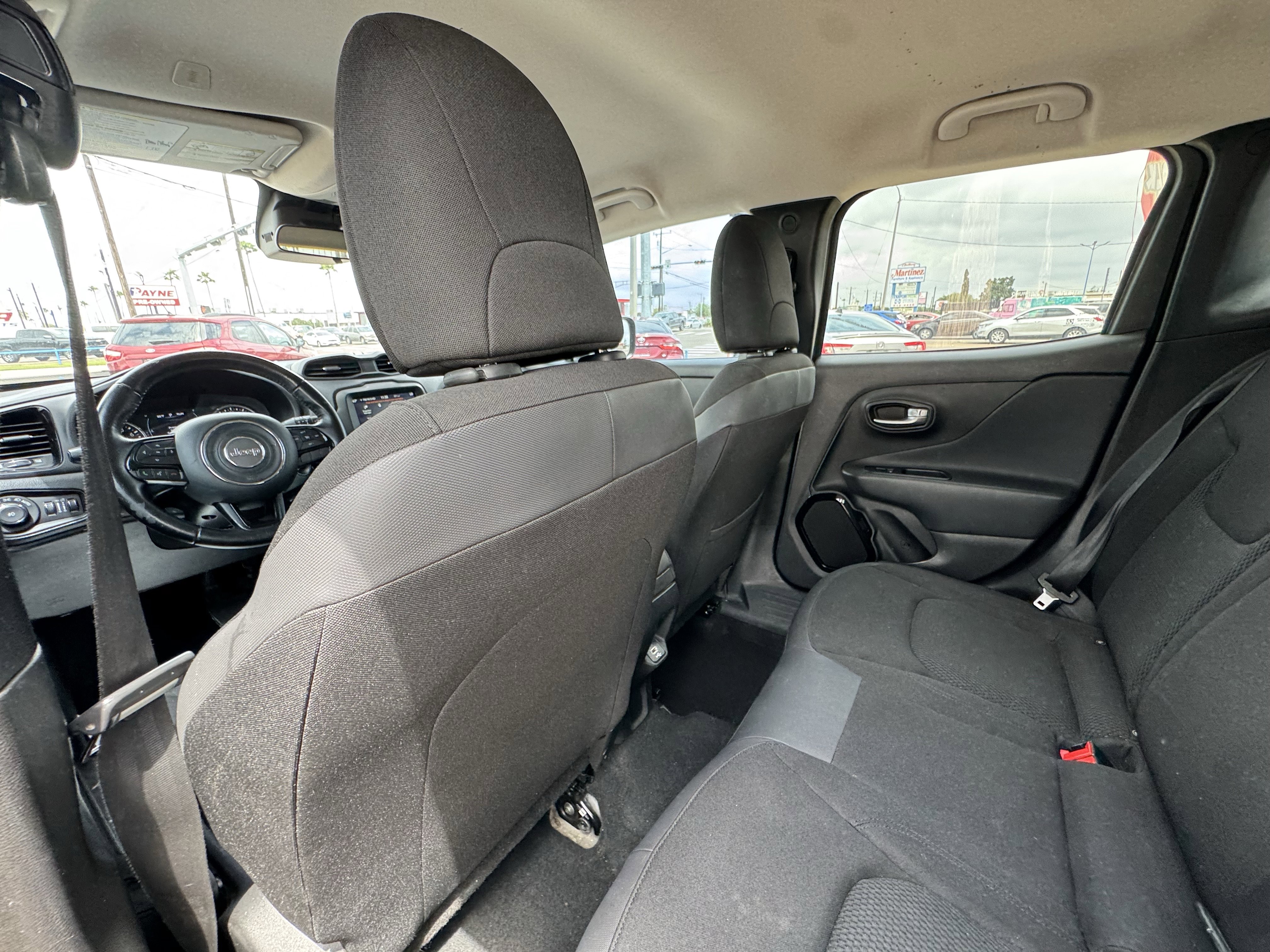 Used 2018 Jeep Renegade Altitude FWD image 22