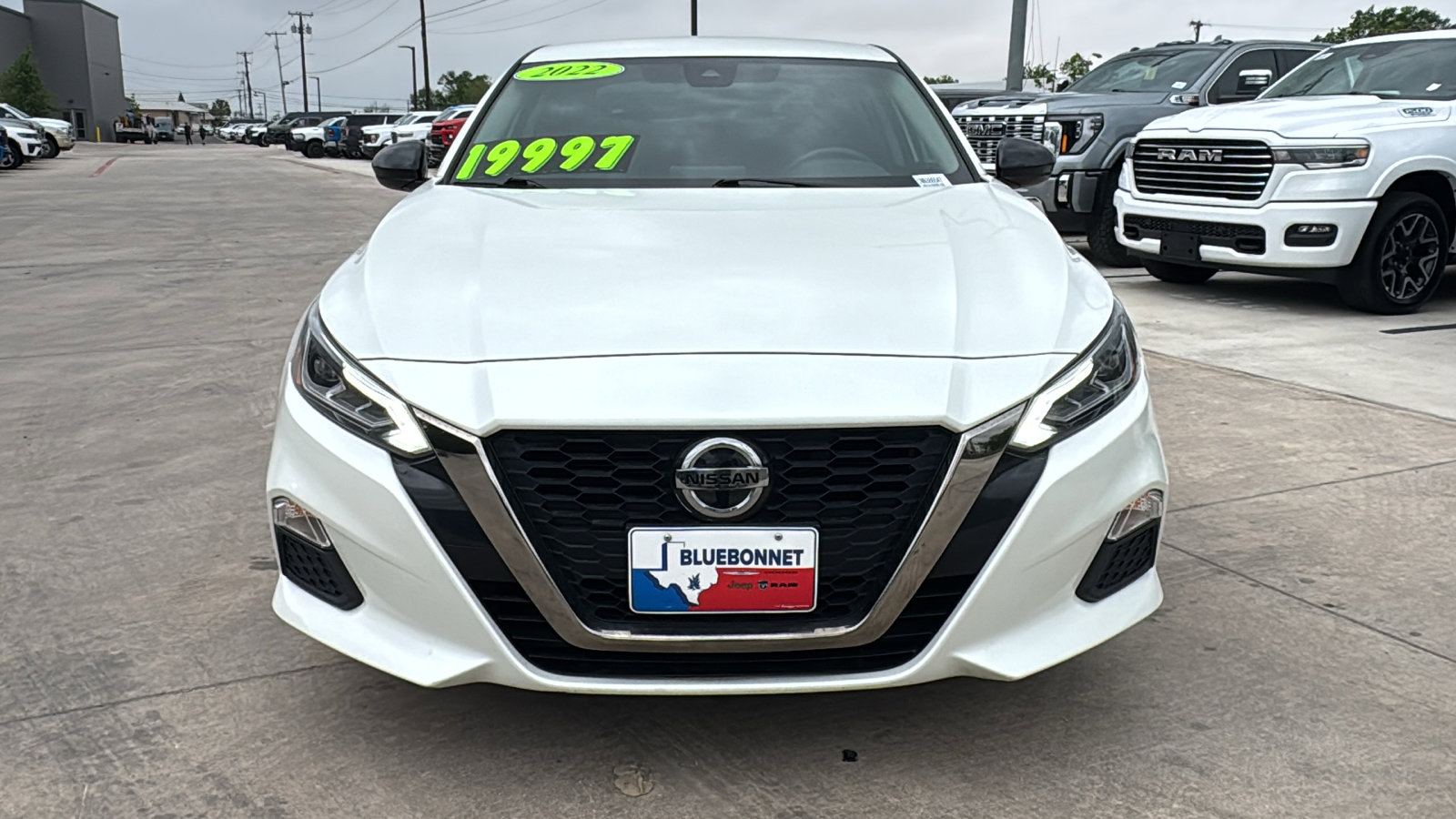 Used 2022 Nissan Altima 2.5 SR AWD/4WD image 2