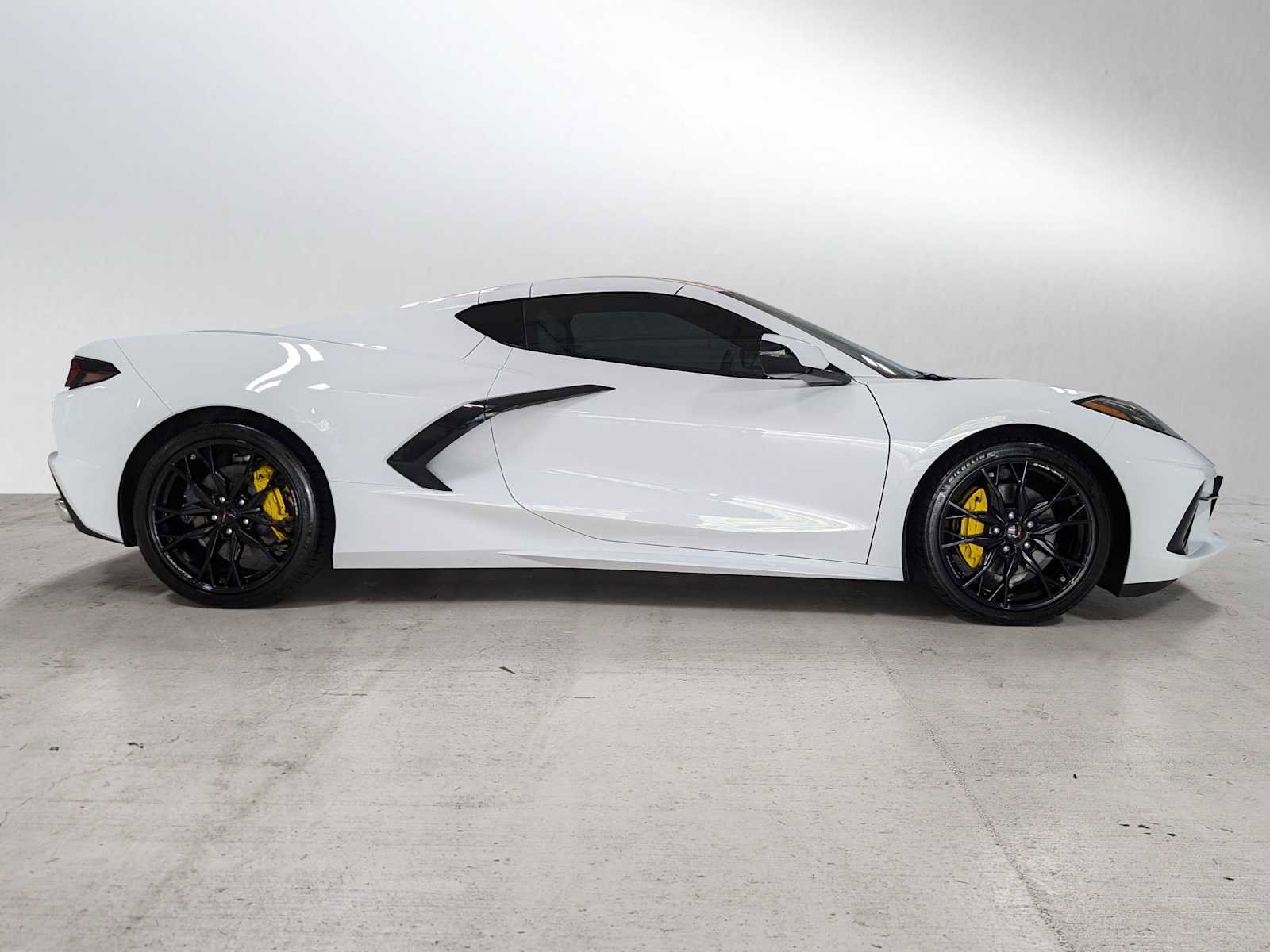Used 2025 Chevrolet Corvette Stingray Preferred Cpe w/ Battery Protection Package image 2