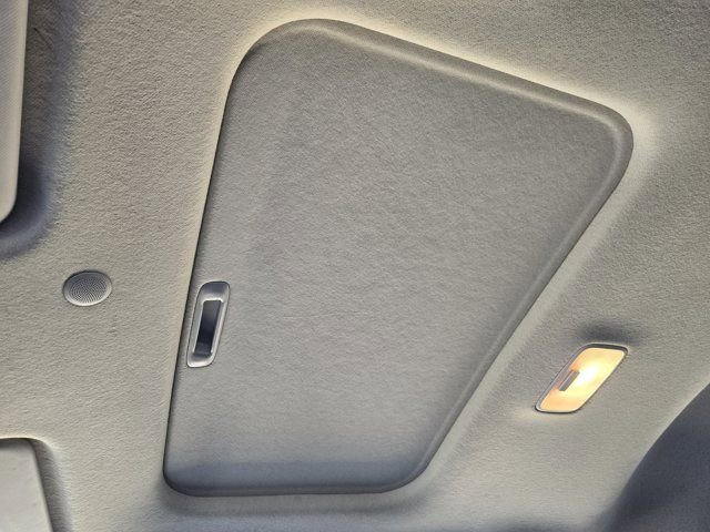 Certified 2025 Hyundai Venue SEL FWD image 24