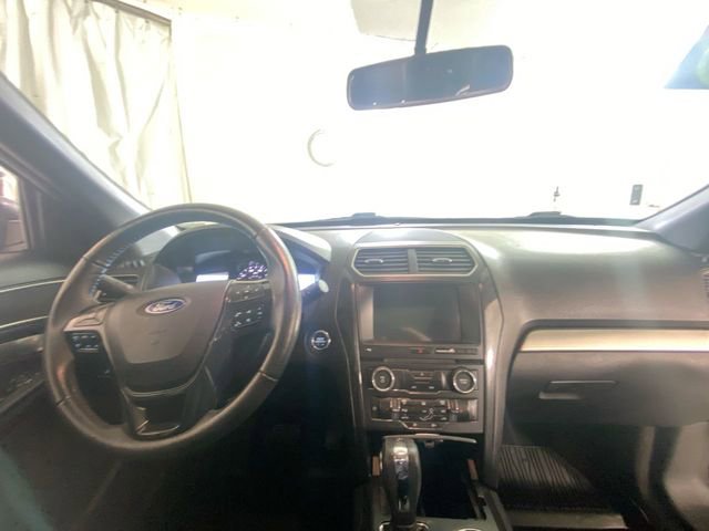 Used 2018 Ford Explorer XLT w/ Equipment Group 202A AWD/4WD image 33