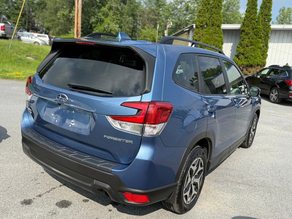 Used 2021 Subaru Forester Premium image 6