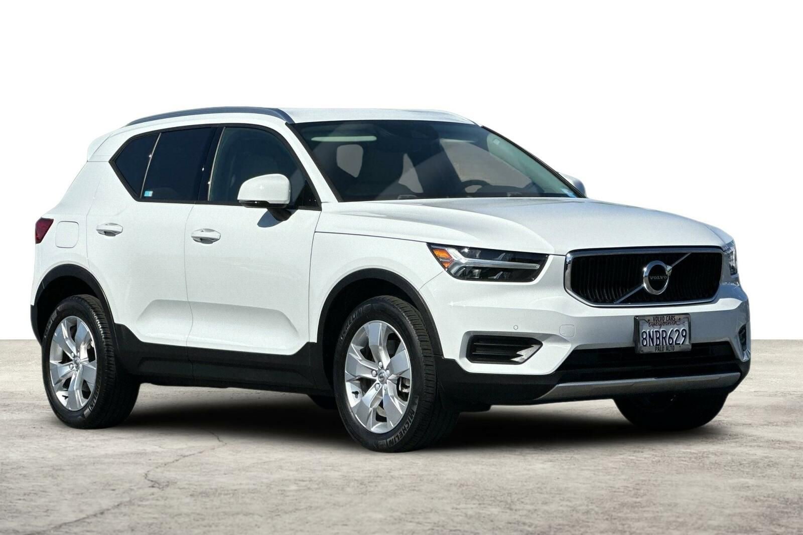 Used 2020 Volvo XC40 T4 Momentum FWD image 9