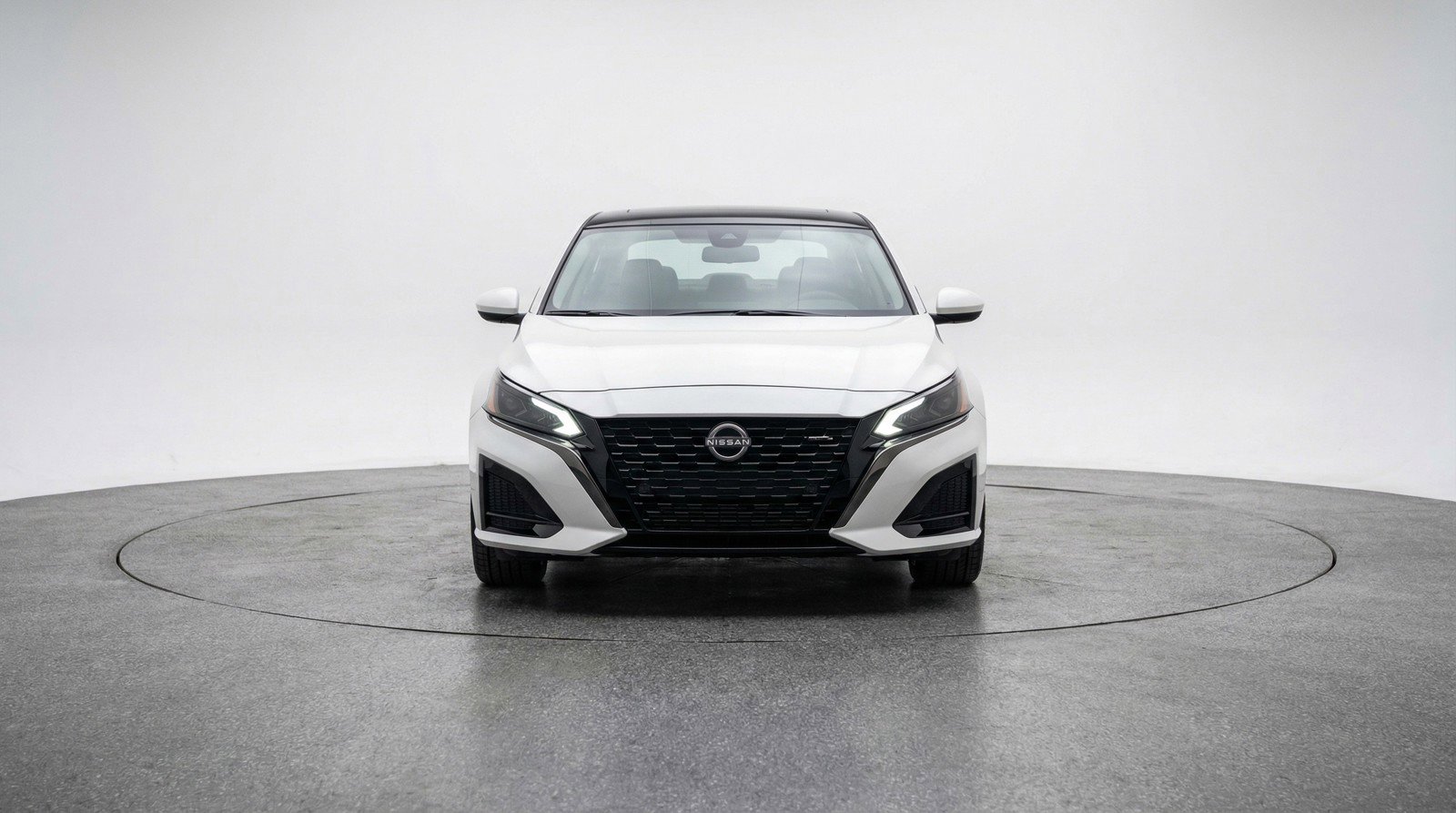 Used 2025 Nissan Altima 2.5 SV image 2