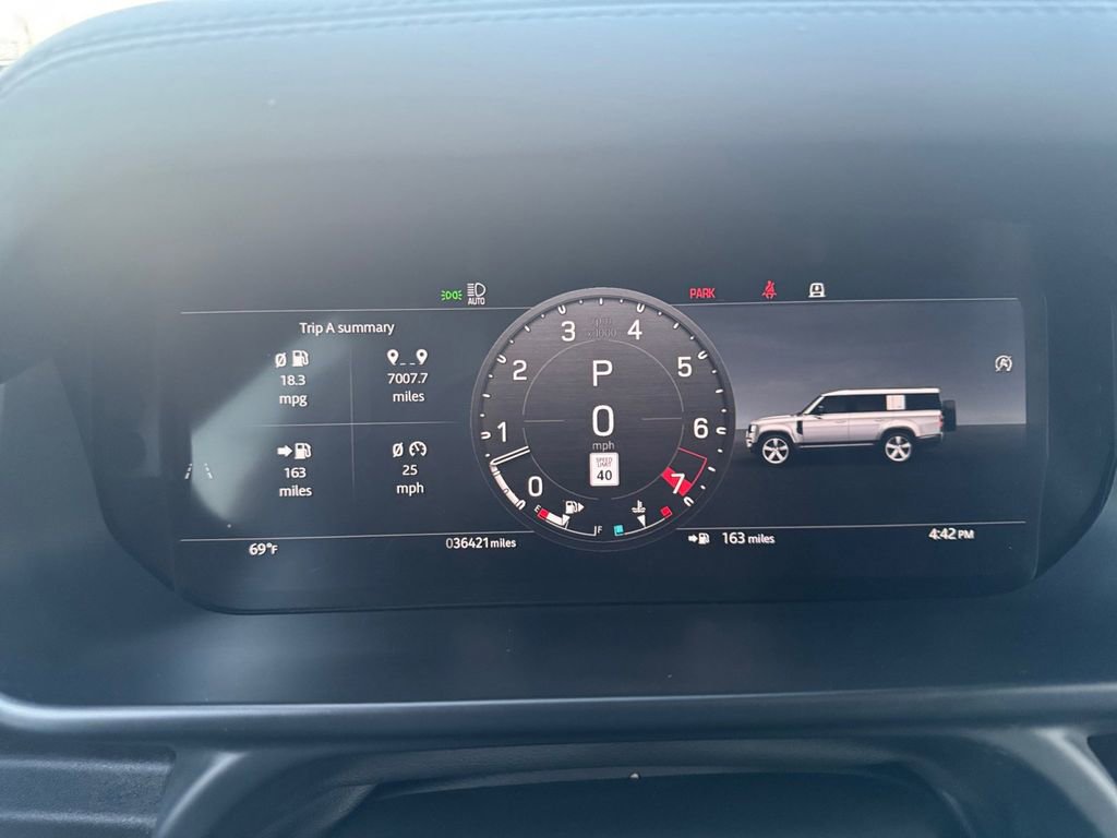 Used 2024 Land Rover Defender 130 X-Dynamic SE image 18