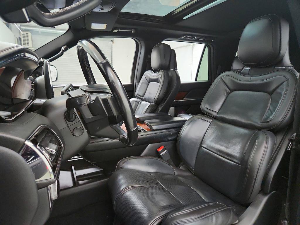 Used 2018 Lincoln Navigator L Reserve w/ Technology Package AWD/4WD image 14