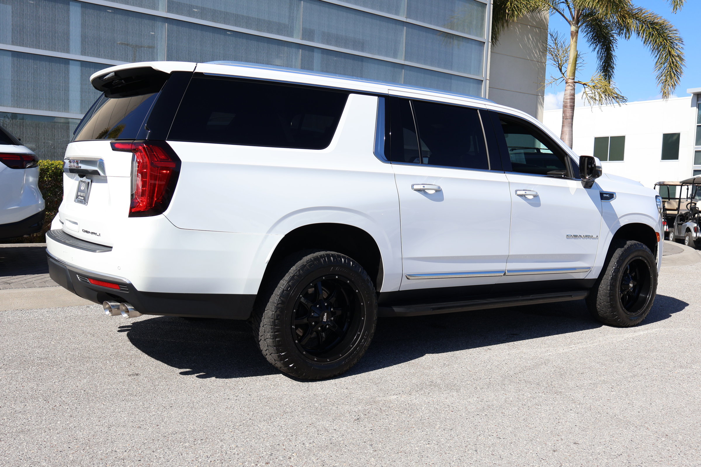 Used 2022 GMC Yukon XL Denali image 10