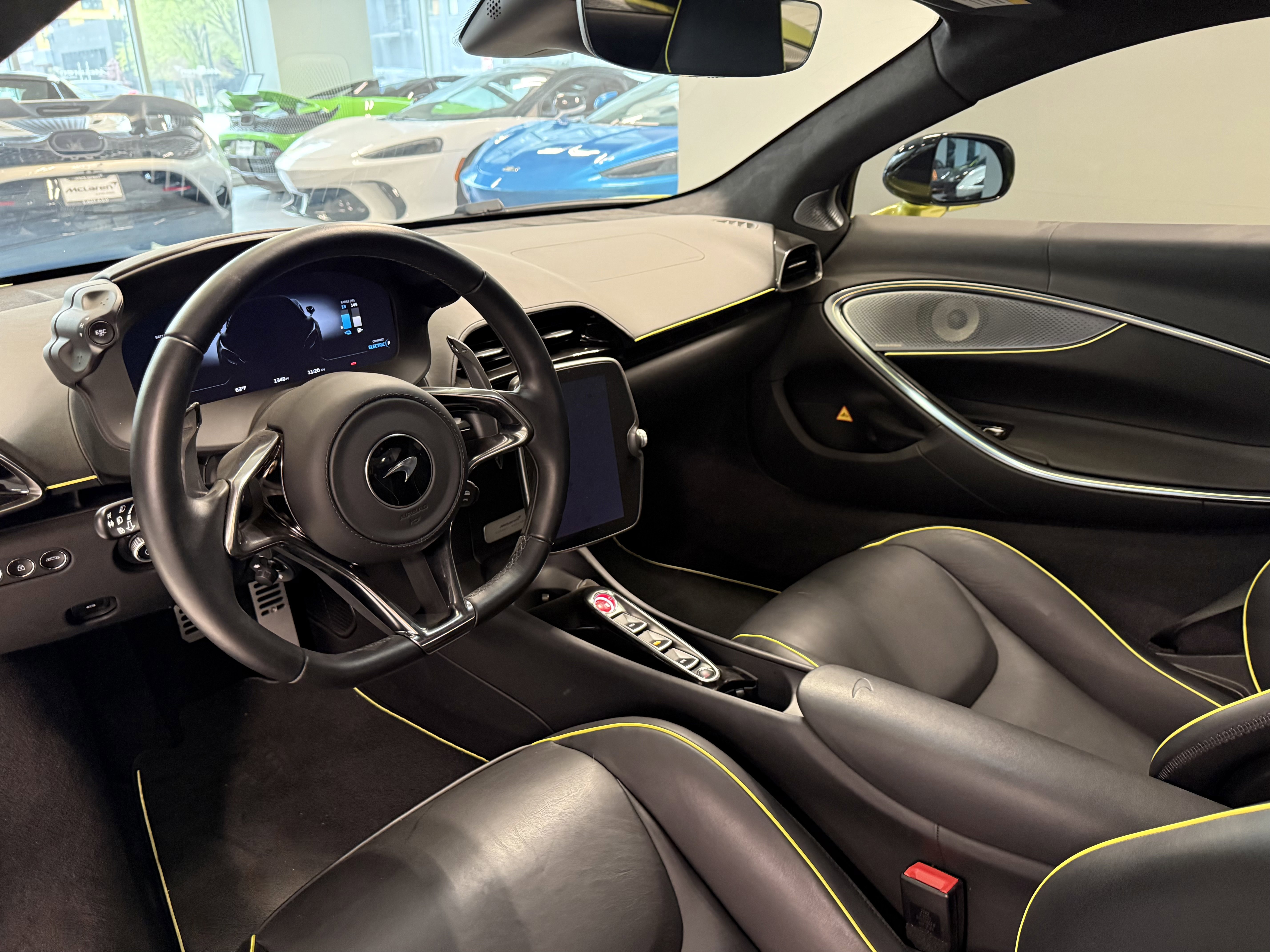Used 2023 McLaren Artura RWD image 10