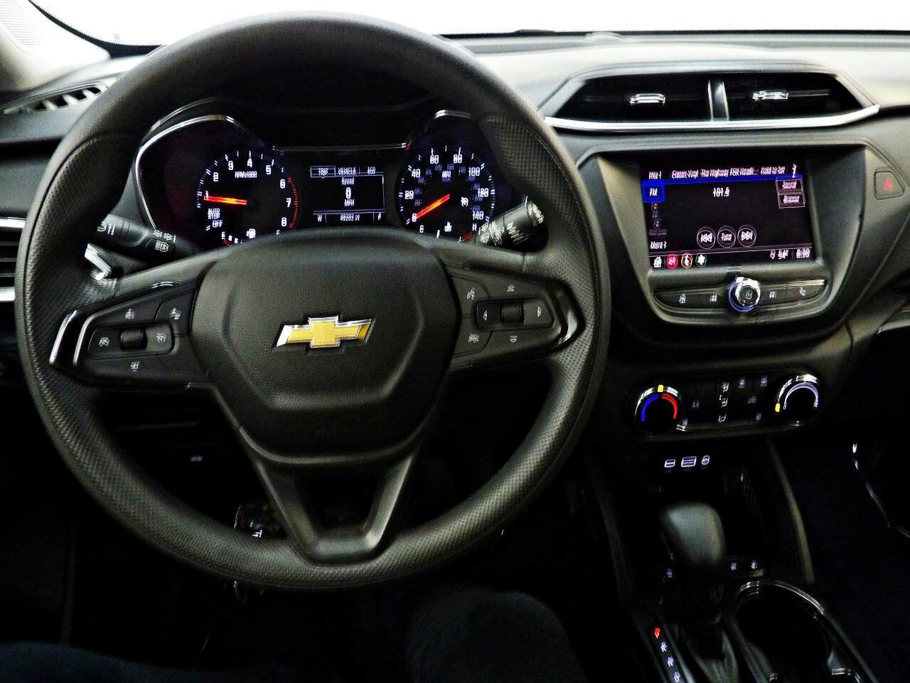Used 2022 Chevrolet TrailBlazer LT FWD image 16