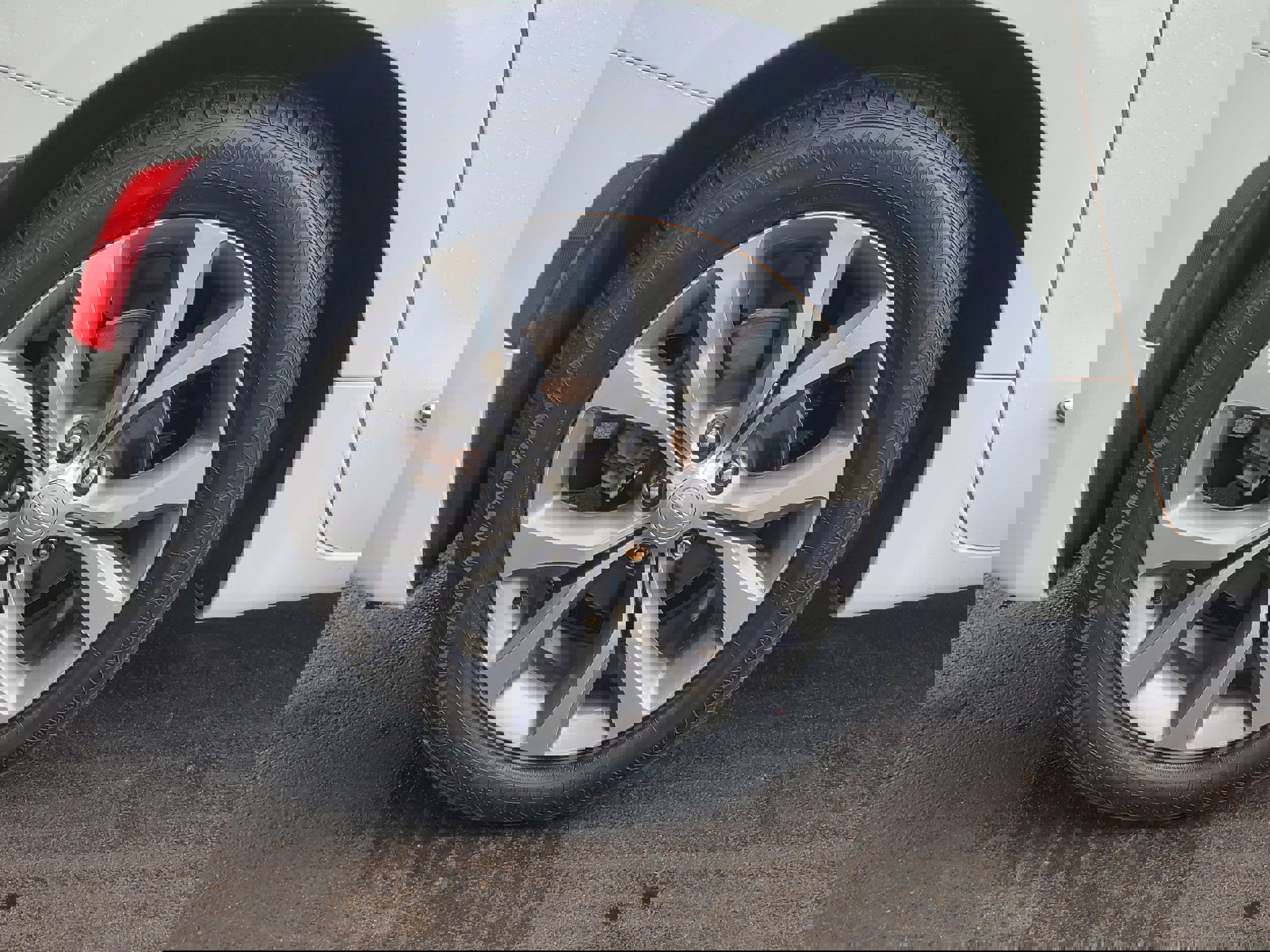 Used 2019 Chrysler Pacifica Limited w/ Tire & Wheel Group image 6