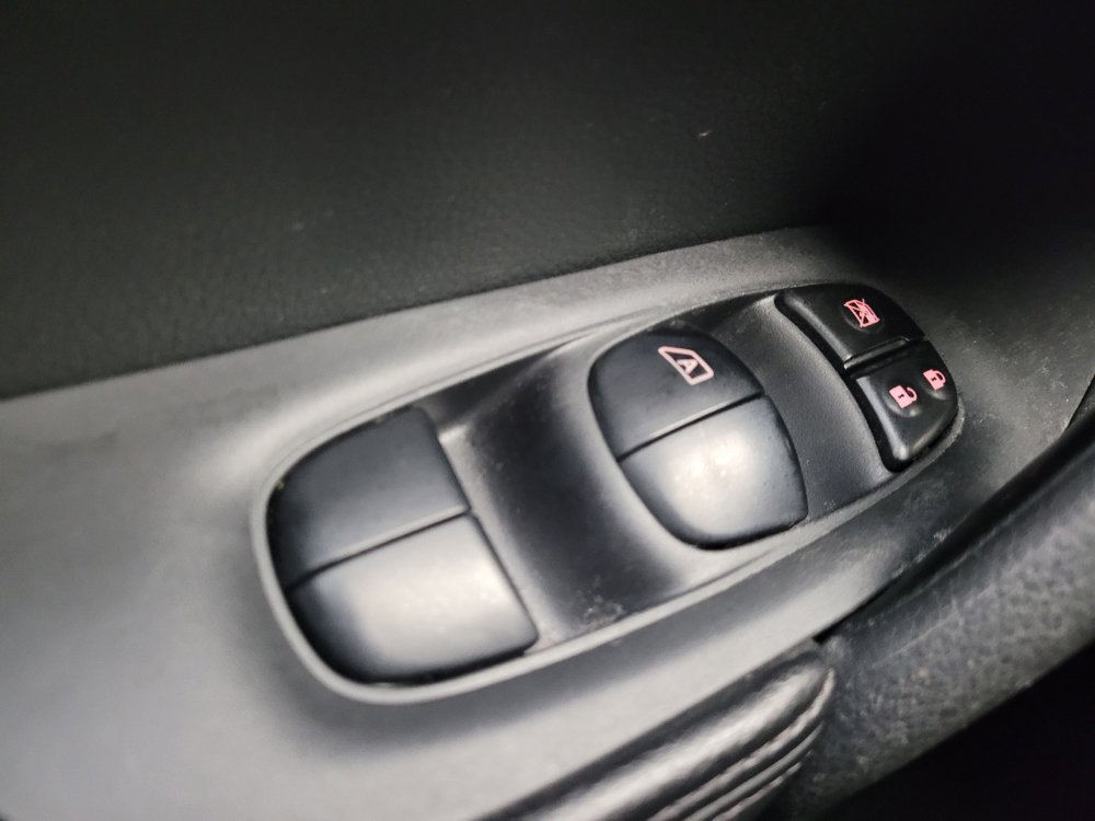Used 2016 Nissan Rogue S AWD/4WD image 27