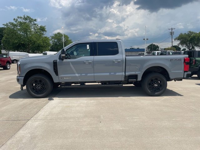 New 2025 Ford F250 Lariat w/ Black Appearance Package image 10