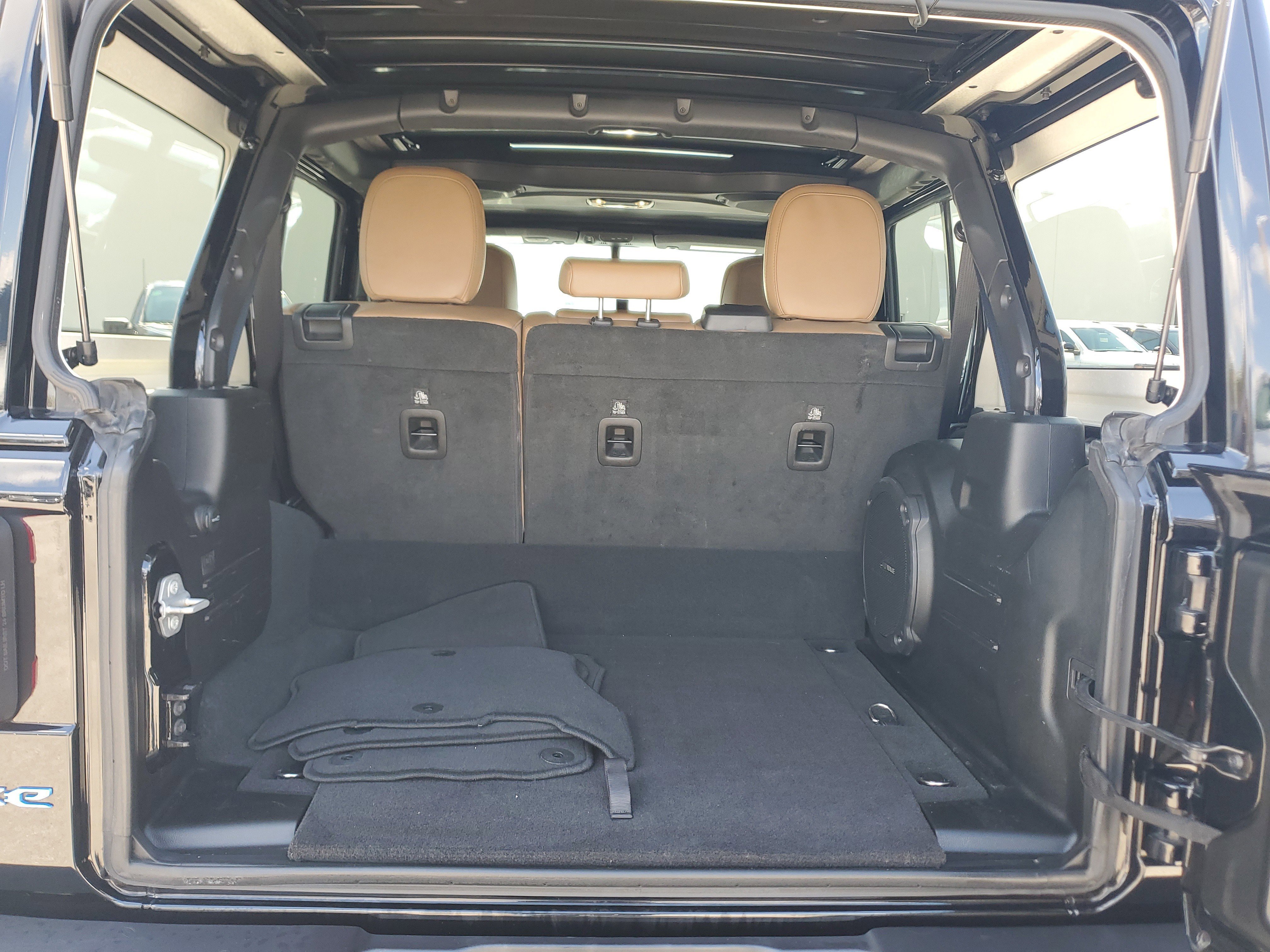 Used 2023 Jeep Wrangler Unlimited Sahara image 15