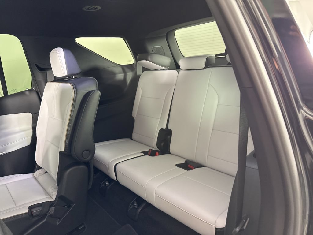 New 2026 Chevrolet Traverse High Country FWD image 32