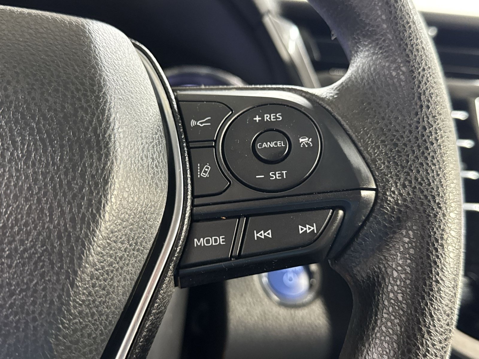 Used 2020 Toyota Camry LE FWD image 34