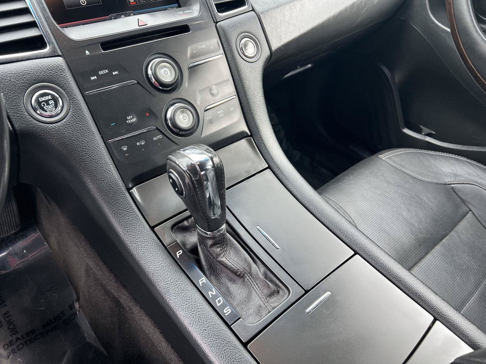 Used 2015 Ford Taurus Limited FWD image 30
