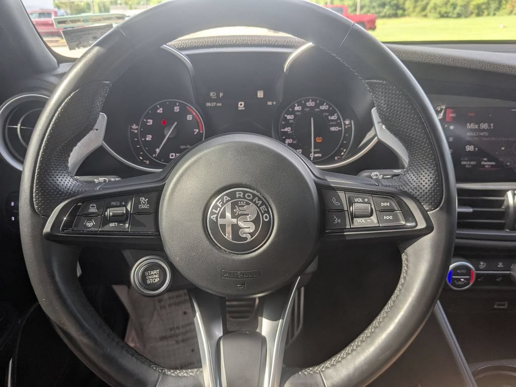 Used 2023 Alfa Romeo Giulia Veloce AWD/4WD image 21