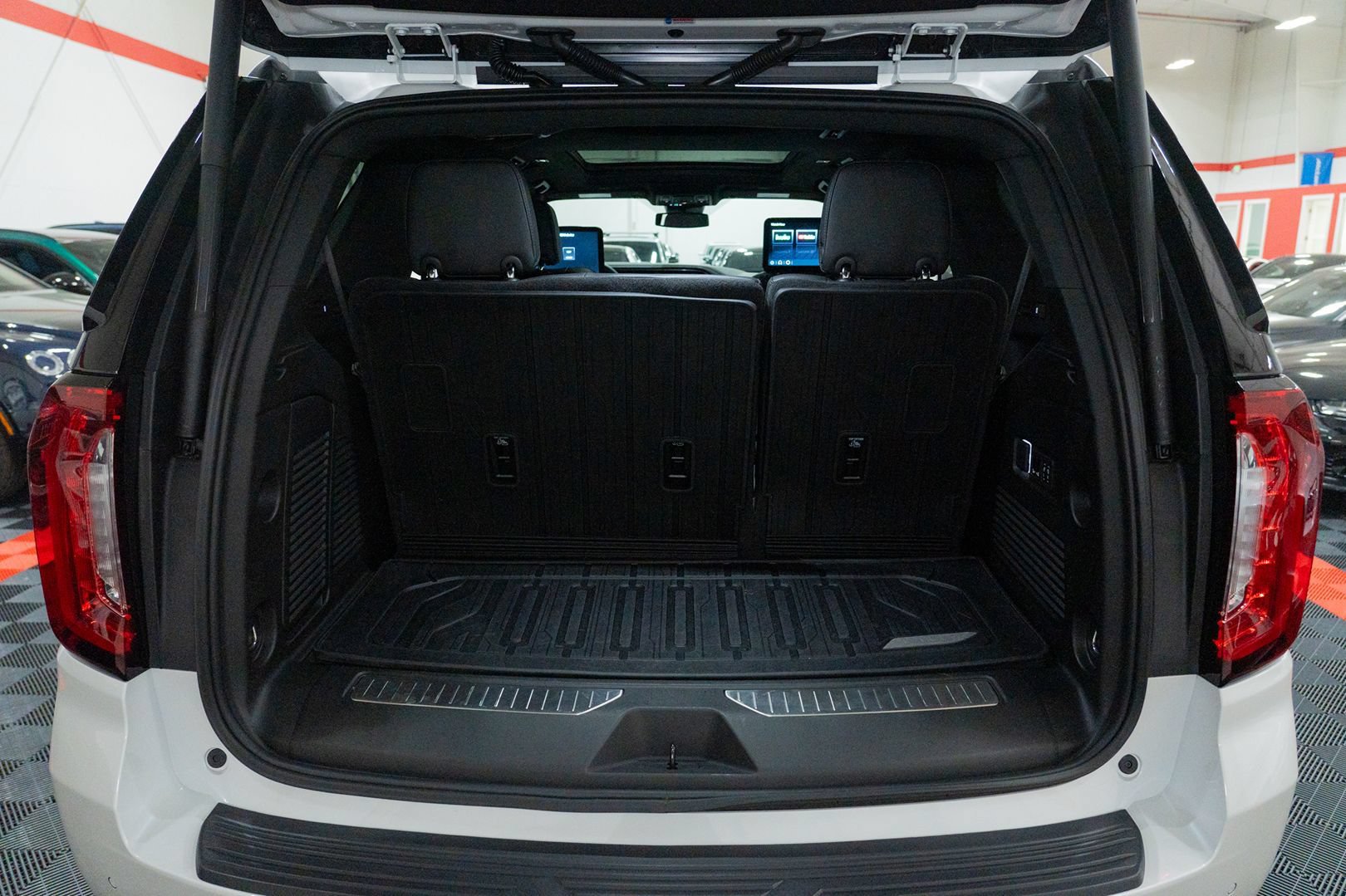 Used 2024 GMC Yukon Denali AWD/4WD image 34
