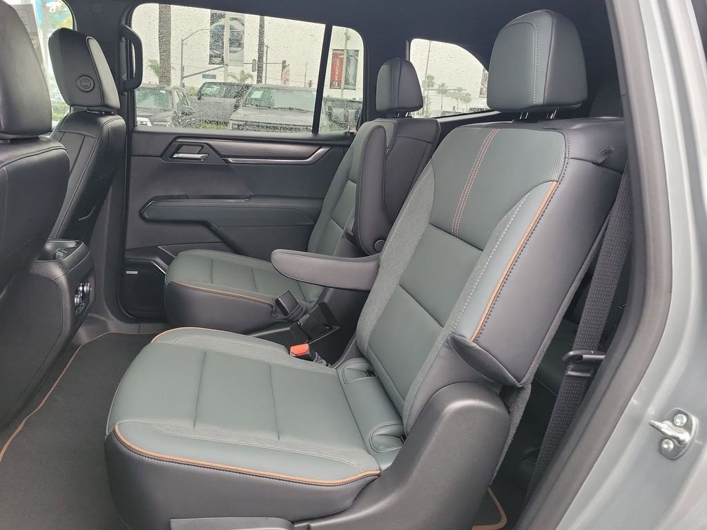 Used 2025 GMC Acadia AT4 image 25