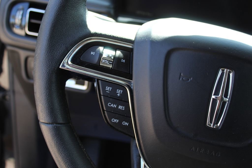 Used 2022 Lincoln Nautilus AWD image 11