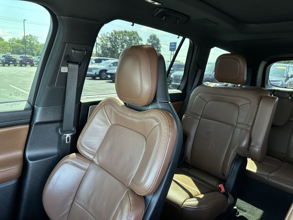 Used 2021 Lincoln Aviator Reserve w/ Equipment Group 208A AWD/4WD image 12