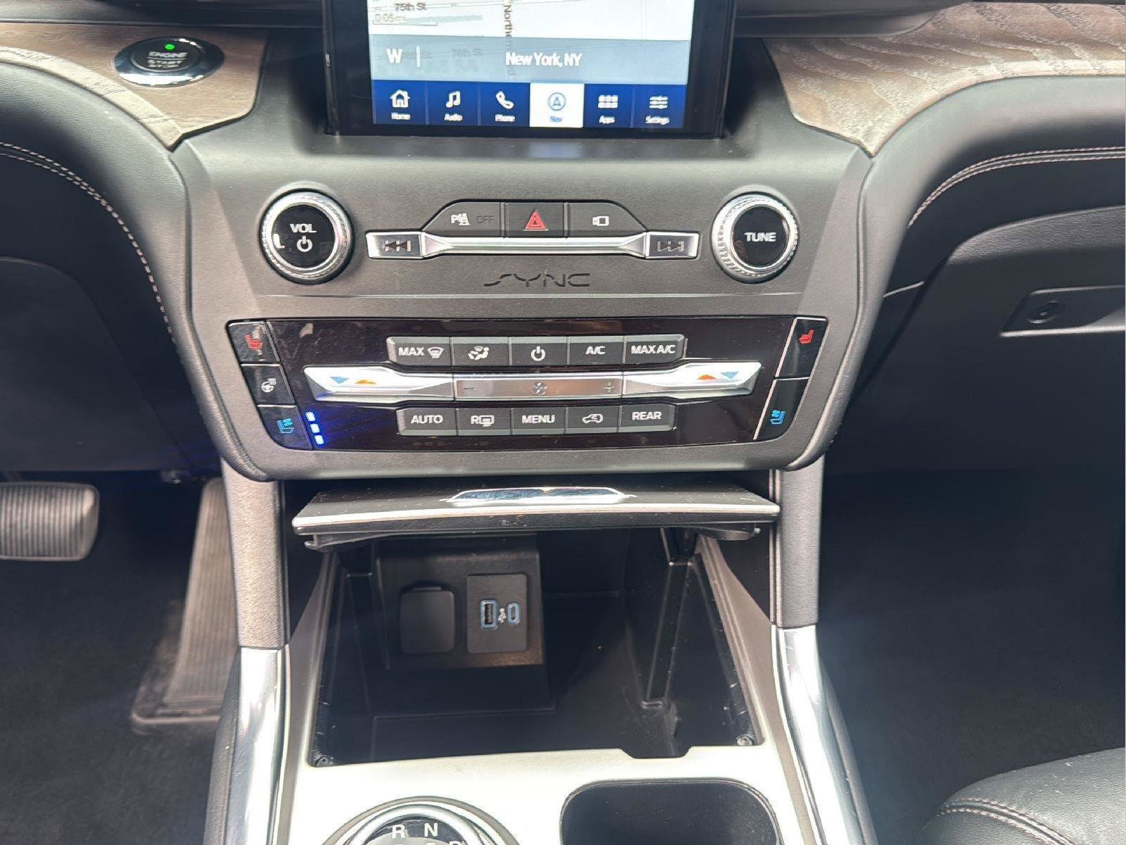 Used 2020 Ford Explorer Platinum w/ Premium Technology Package AWD/4WD image 18