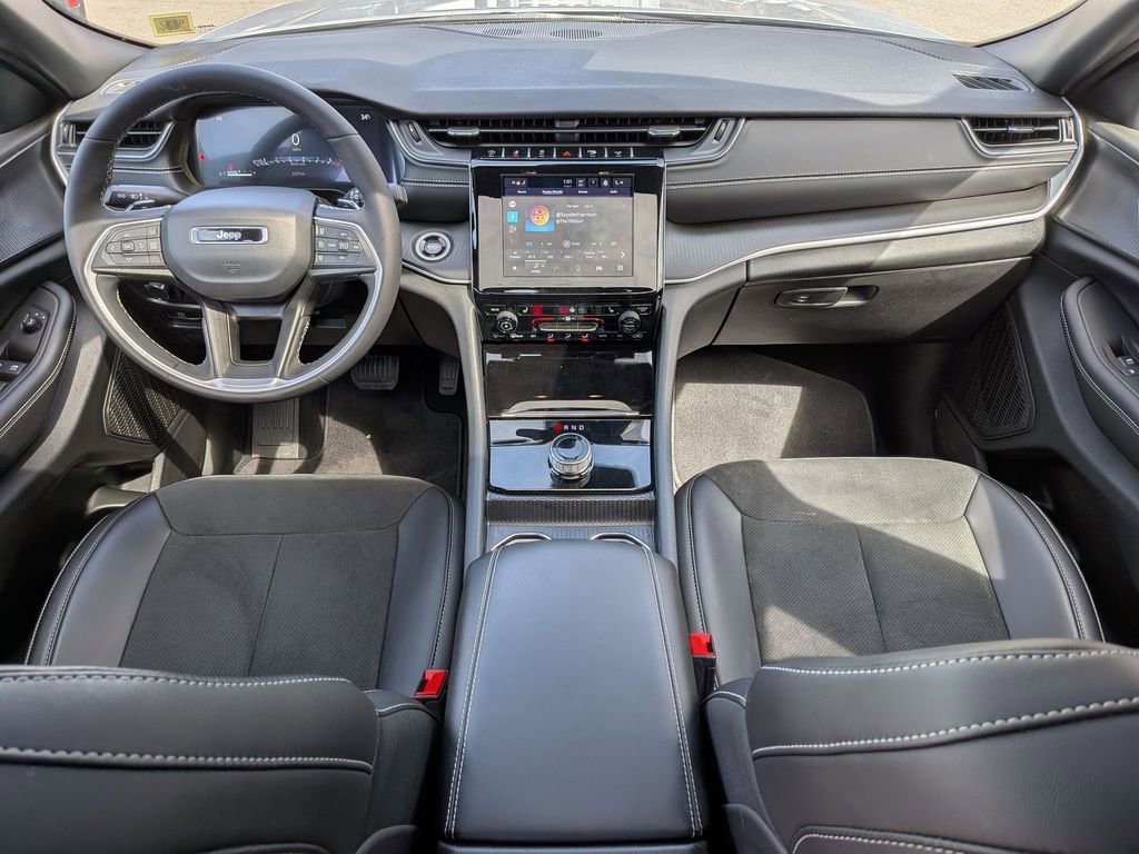 Used 2025 Jeep Grand Cherokee Altitude image 20