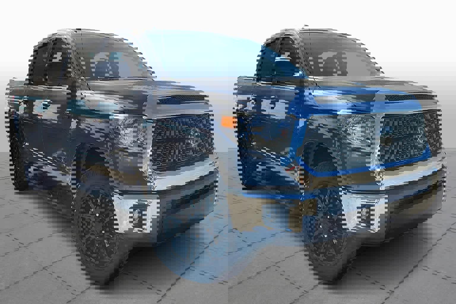 Used 2019 Toyota Tundra SR5 w/ SR5 Upgrade Package image 3