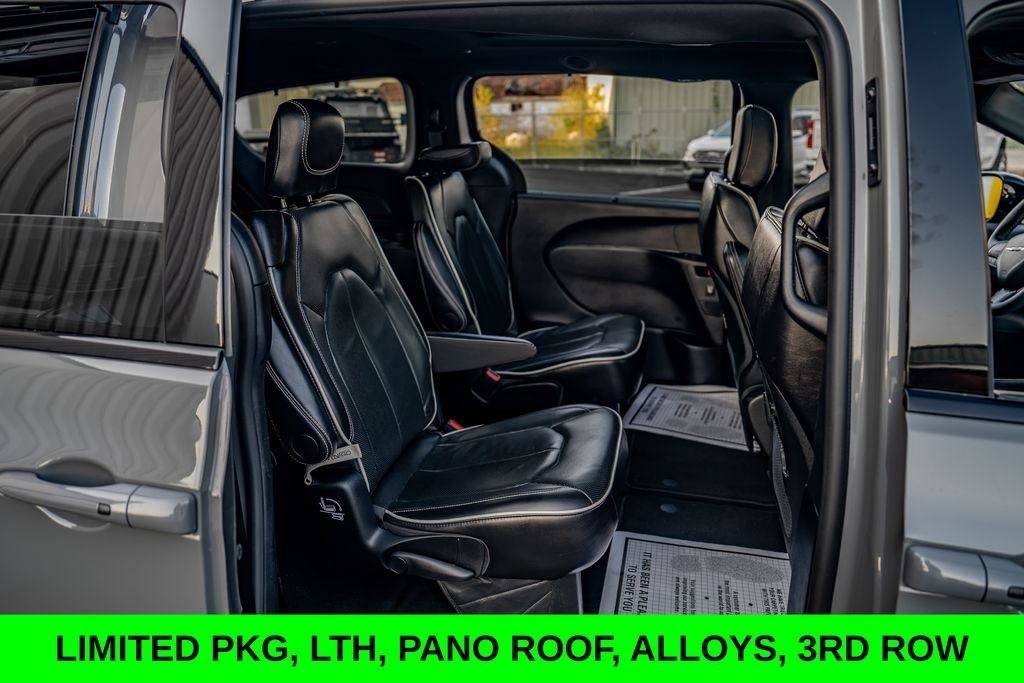 Used 2025 Chrysler Pacifica Limited FWD image 25