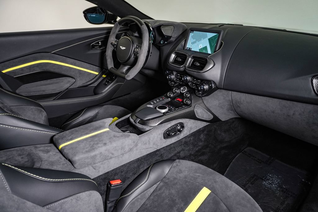 Used 2023 Aston Martin V8 Vantage Coupe RWD image 19