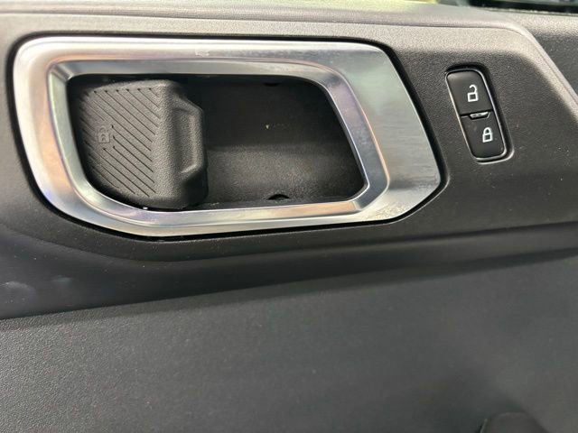 Certified 2025 Ford Bronco Outer Banks w/ Black Appearance Package image 6