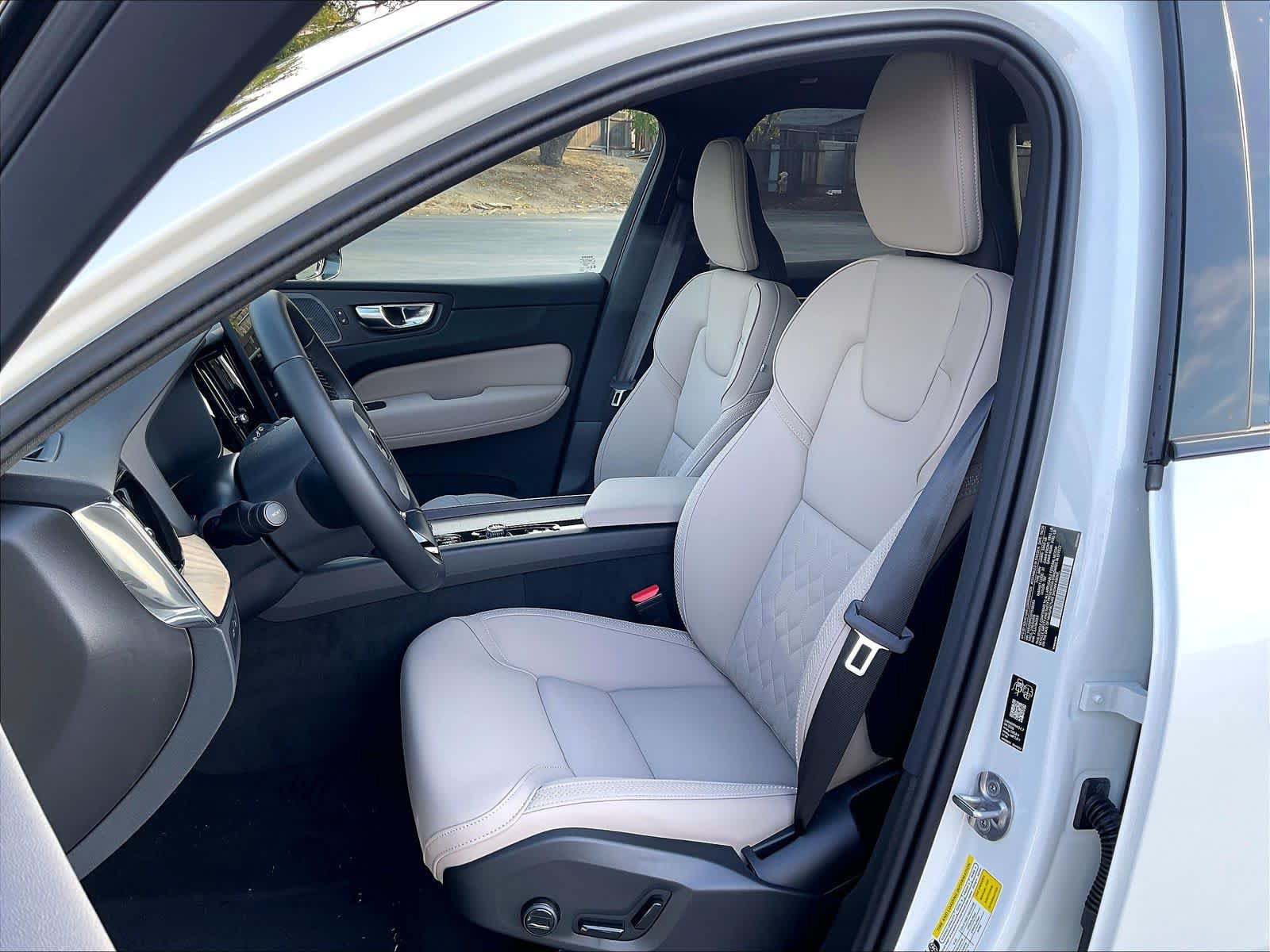New 2027 Volvo XC60 T8 Plus AWD/4WD image 11