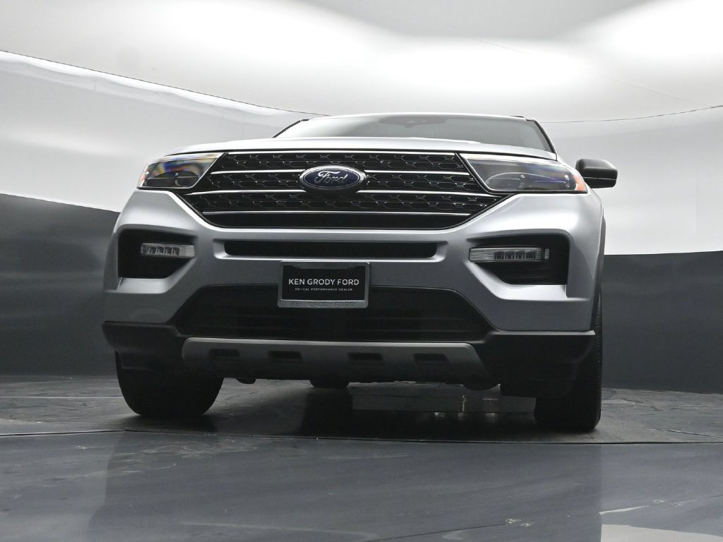 Certified 2022 Ford Explorer XLT w/ Equipment Group 202A AWD/4WD image 41