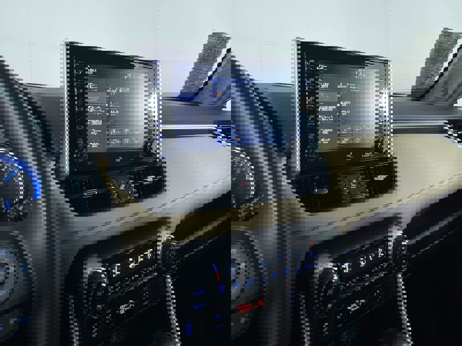 Used 2020 Toyota RAV4 Limited image 18